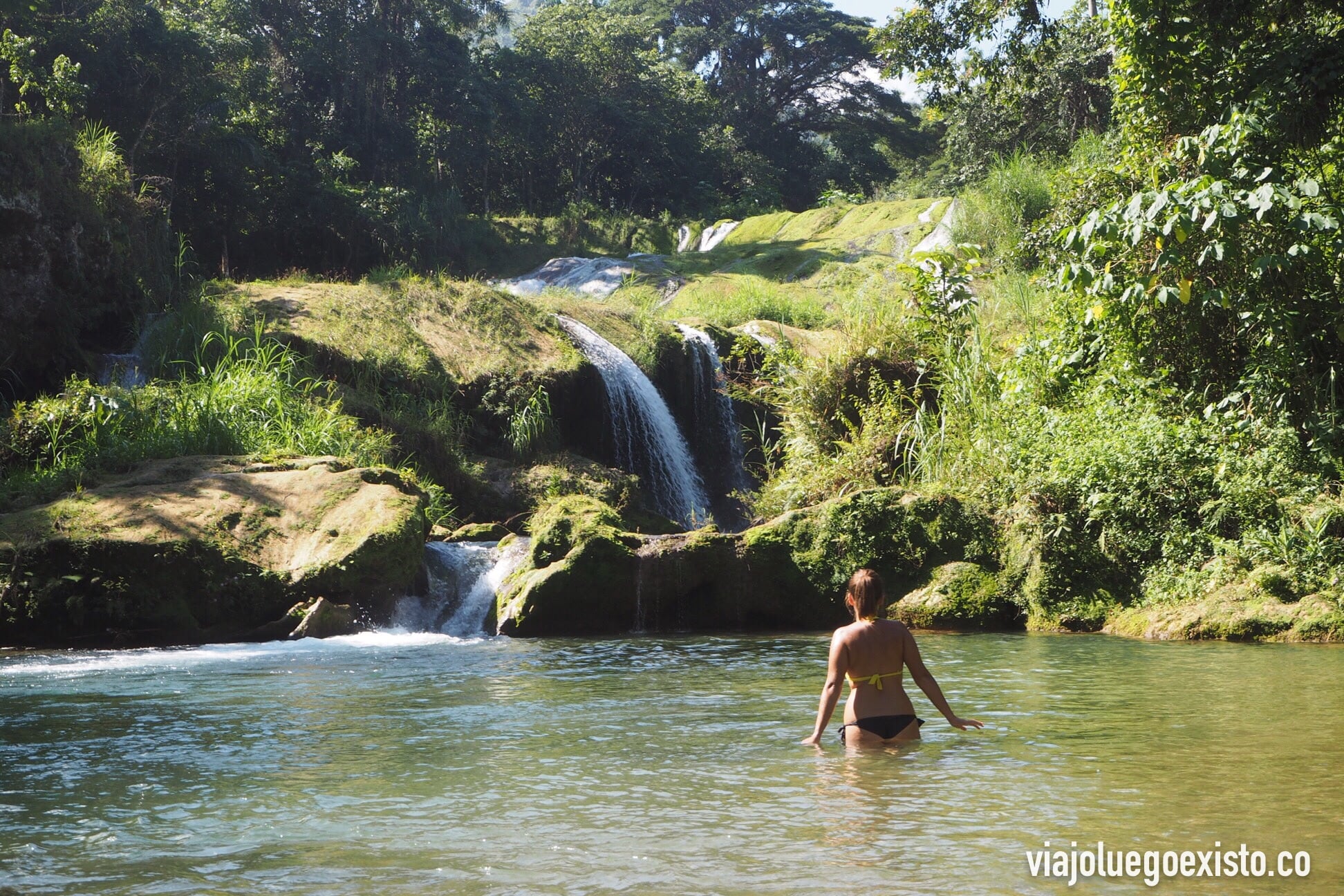  Tam bañándose en una de las pozas de El Nicho.&nbsp; 