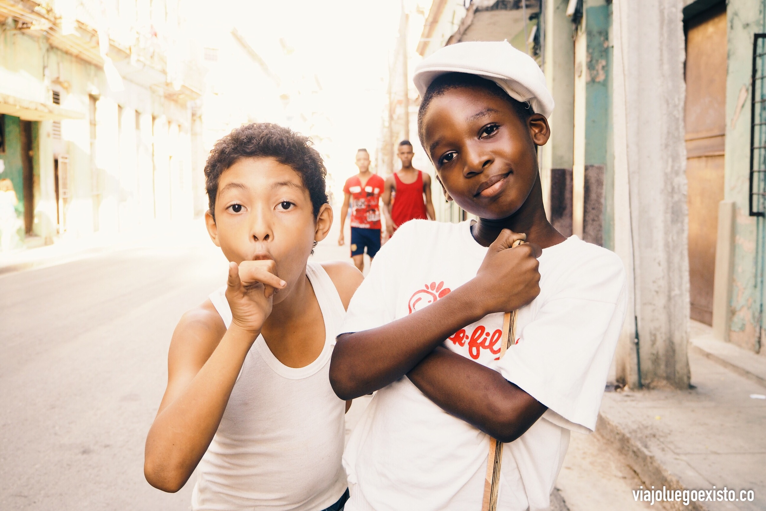  Niños en la calle Concordia, Centro Habana. 